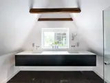 Badeværelsesmøbel - Special fremstillet badeværelsesmøbel i røget eg med Corian bordplade med kuvertvaske