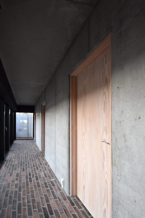 Douglas special døre i beton hus, arkitektoniske døre i træ douglas, dør med karm træ, speciallavet døre fra snedkeri i Århus